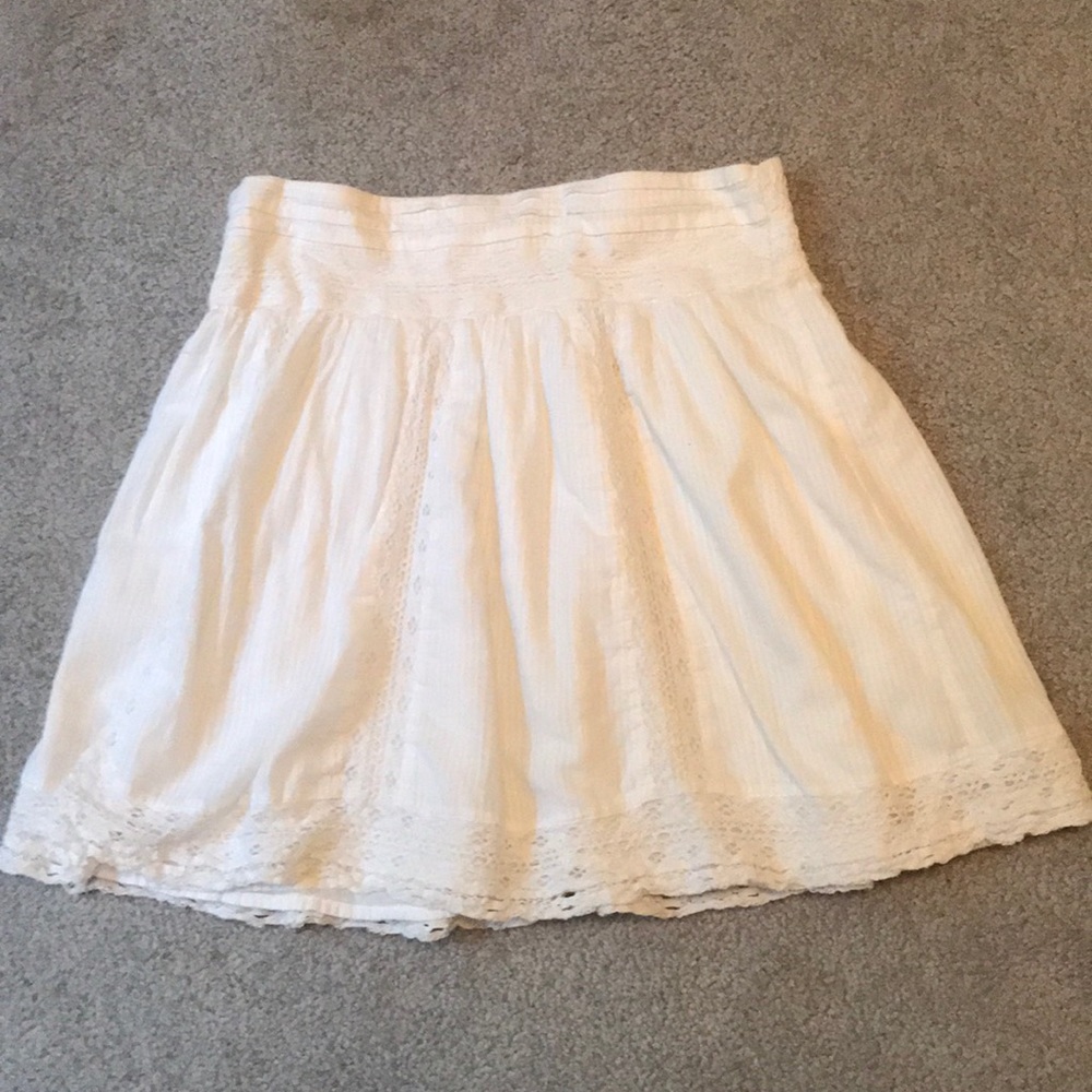 White flowy skirt with lace